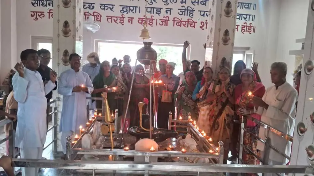 बिंदुखत्ता के बिंदेश्वर महादेव मंदिर में हुआ दीपदान का आयोजन